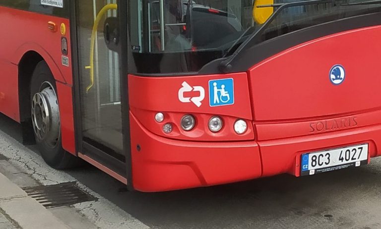 Navrhli jsme symbolické jízdné pro lidi v hmotné nouzi